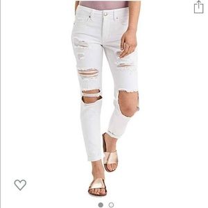 American Eagle White Ripped Tom Girl Mom Jeans